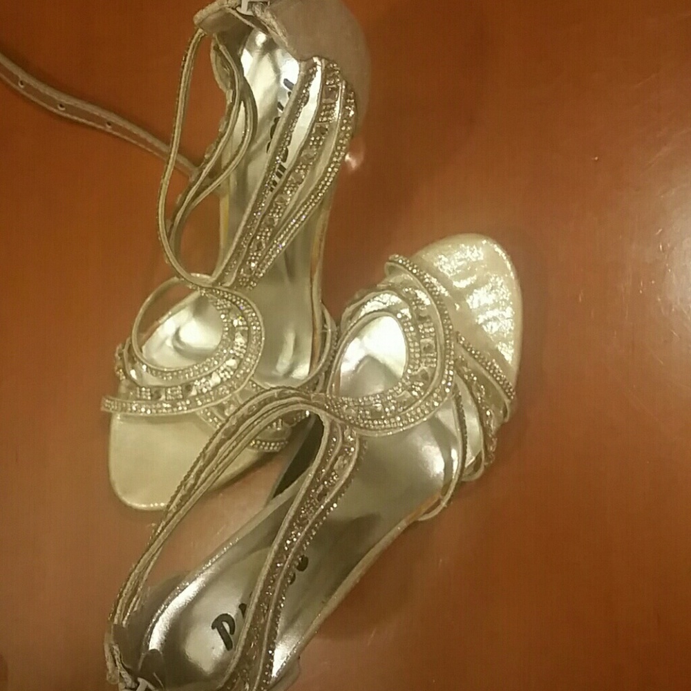 Shoes - Picture 2 of 7